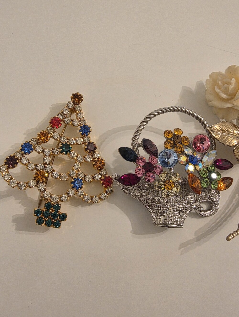 Lot Of 4 Vintage Brooches - Picture 2 of 4